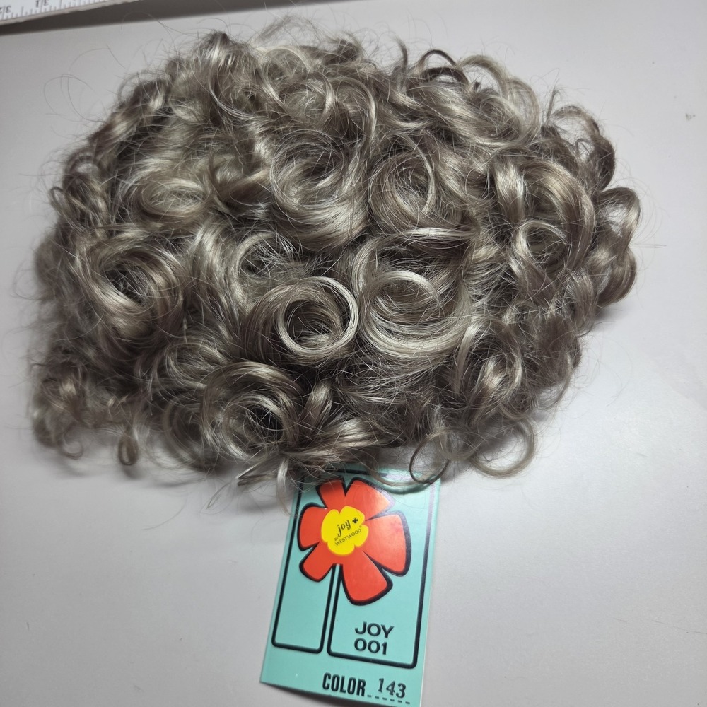 Vtg Joy Westwood 001 Curly Synthetic Wig Color 143 Gray Blonde / Taupe W/ Tag